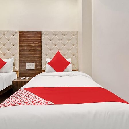 Oyo 47777 拉克斯米纳拉扬酒店 奥兰加巴德 外观 照片